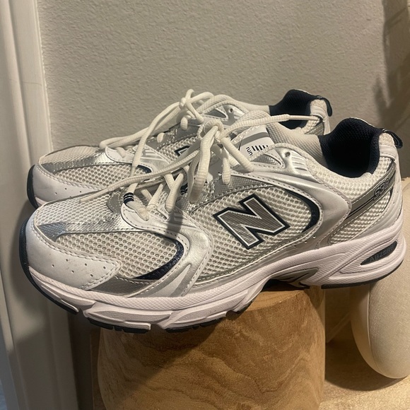 WOMEN'S NEW BALANCE 530 - Picture 2 of 3
